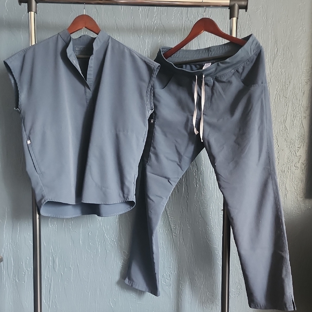 Figs Women's Blue Jogger Pants and Top Set
